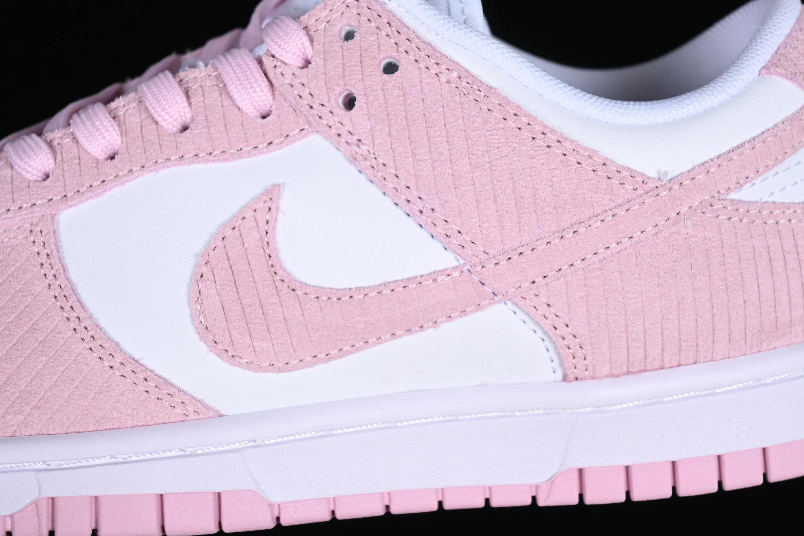 All categories Nk SB Dunk Series Nk SB Dunk Low low-top sneakers Cost-effective version Nk Dunk Low "Pink Corduroy" dirty pink corduroy SB low-top sports and leisure sneakers FN7167-100